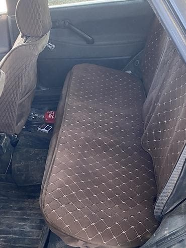 Унаа: Volkswagen Passat: 1989 г., 1.8 л, Кол менен иштөөчү, Бензин, Седан — 4