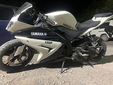 motor cycle: Спортивный мотоцикл в обвесе Yamaha EXUP, бело‑чёрный. Характеристики — 4