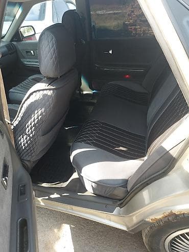 mazda 321: Mazda 626: 1991 г., 2 л, Автомат, Бензин, Седан — 7