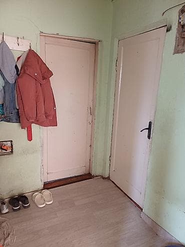 Үйлөр: Срочно продаётся полдома Участок 2,5 сотки. Район Красного — 6