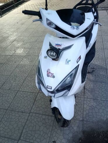 купить двигатель на китайский мотоцикл: Скутер Sonlink (наклейки Repsol/Showa), белый цвет. Характеристики и — 1