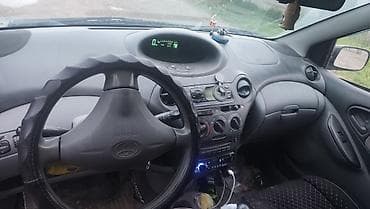 toyot: Toyota Yaris: 2000 г., 1.3 л, Механика, Бензин, Хэтчбэк — 8