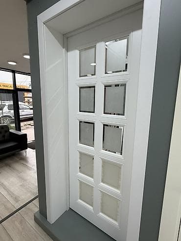 Межкомнатная дверь с остеклением, классический дизайн. - Полотно