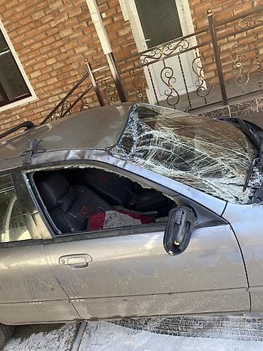 кузов автомобиля: Mazda 323 (седан), серый металлик — на запчасти. Кузов: - Передняя — 2