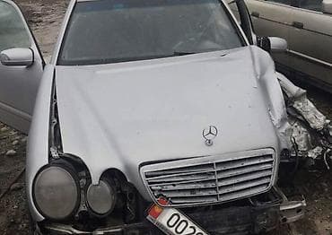 daf 95: Mercedes-Benz E-Класс (W210), серебристый седан — продаётся на разбор — 1