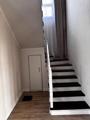 продам дом с участком: Двухэтажный современный дом с террасой и огороженной территорией — 10