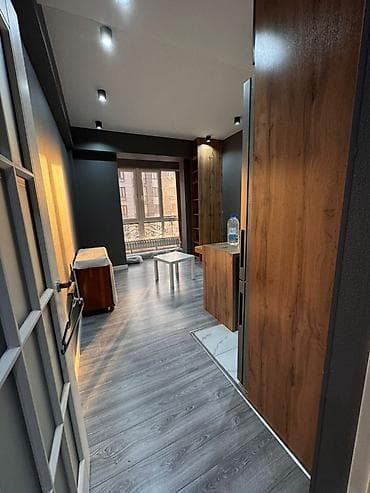 7 микрорайоне: Продается 1 комнатная квартира в самом центре города ул.Алиева 104 8 — 2