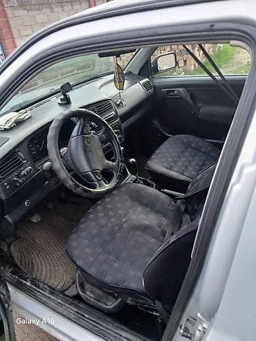 subaru 2010: Volkswagen Golf: 1994 г., 1.6 л, Бензин, Хэтчбэк — 7