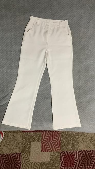 форма мултикам: Белые классические брюки Цвет молочно‑белый Полуклёш, носила — 1