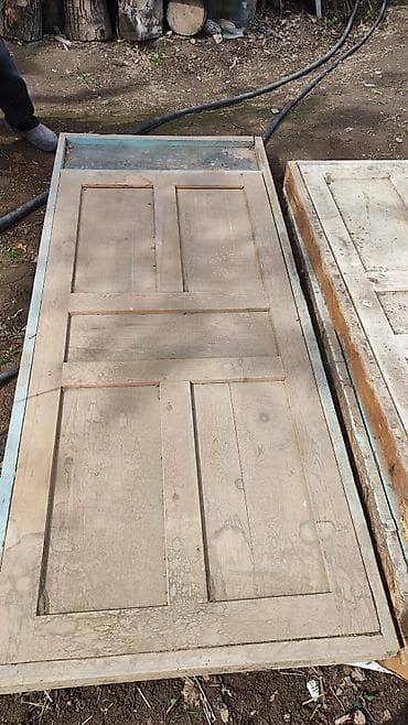 шкафы купе мебель: Деревянные филенчатые двери (комплект из двух створок). - Материал — 2