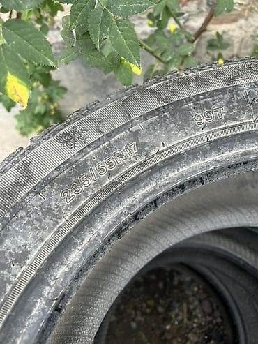 55: Комплект автомобильных шин R17. - Размеры на боковине: 215/55 R17 98V — 3