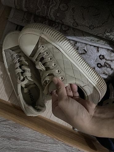 совы: Набор женской обуви (5 пар): 1) Темно‑синие кеды асиксы 37 размер 2) — 4