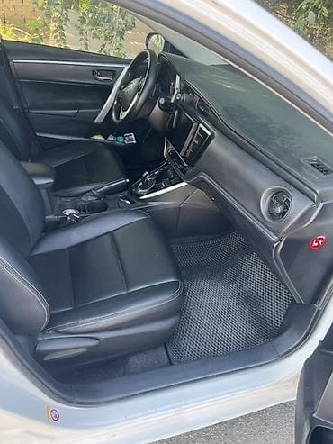 стоп 221: Toyota Corolla: 2018 г., 1.8 л, Автомат, Гибрид, Седан — 4