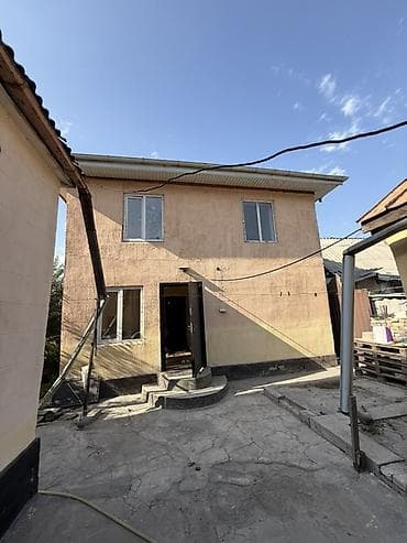 Продаю дом 
Район баят 
Участок 3,5 соток 
На территории 2 дома — 3