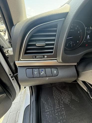 geely galaxy e5: Hyundai Elantra: 2018 г., 1.6 л, Седан — 10