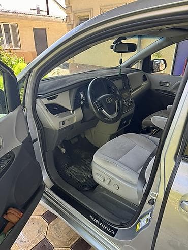 Toyota Sienna: 2019 г., 3.5 л, Автомат, Бензин, Минивэн — 10