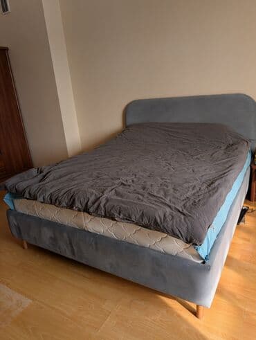 Столы: Двуспальная кровать, Б/у, С матрасом, длина - 200 см — 2