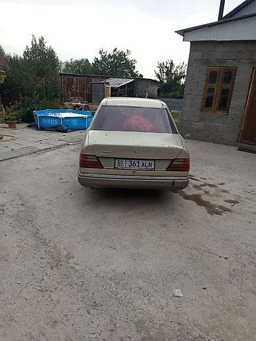 124 панель: Mercedes-Benz W124: 1992 г., 2.3 л, Механика, Газ, Седан — 1