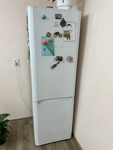 Холодильник Indesit с нижней морозильной камерой. 190 см 15000 сом at lalafo.kg Холодильник Indesit с нижней морозильной камерой. 190 см 15000 сом