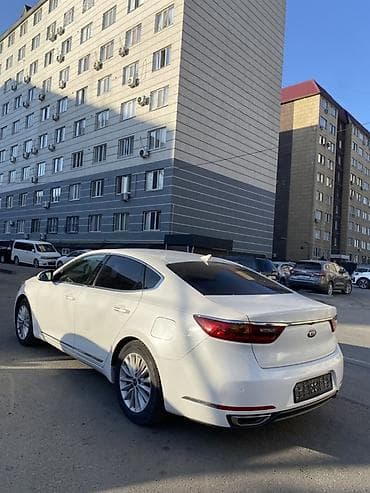 b class: Kia K7: 2017 г., Седан — 6