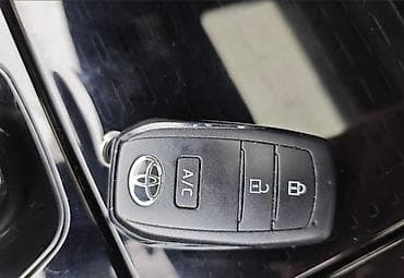 sp 4: Toyota bZ4X: 2023 г., 0.9 л, Автомат, Электромобиль, Кроссовер — 4