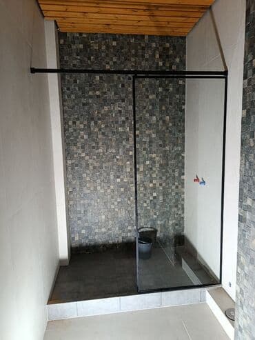 бу душ кабинка: Стационарная перегородка для душа из закалённого стекла - Прозрачное — 1