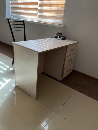 детская парта для дома: Продам детские парты для образовательного центра и учительский стол — 2