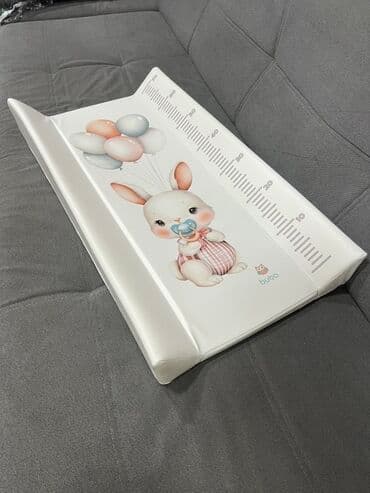 с пеленальным столиком: Пеленальная доска с бортиками для безопасности и линейку для измерения — 1