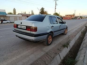 Volkswagen: Volkswagen Vento: 1993 г., 1.8 л, Механика, Бензин, Седан — 3