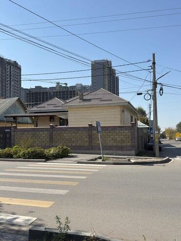 срочно продаю дом район пишпек: Дом, 250 м², 6 комнат — 19