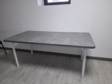 Кухонный стол прямоугольной формы с универсальным современным