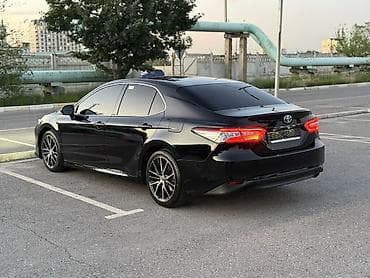 сед: Toyota Camry: 2023 г., 2.5 л, Автомат, Бензин, Седан — 6