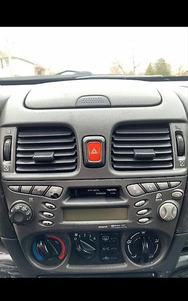 Nissan Almera: 2000 г., 1.5 л, Механика, Бензин, Хэтчбэк — 8