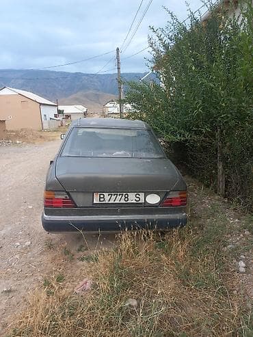 Mercedes-Benz W124: 1989 г., Седан — 2
