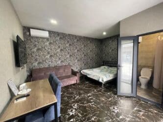 дом ала тоо3: 1 комната, Душевая кабина, Кондиционер, Бронь — 3