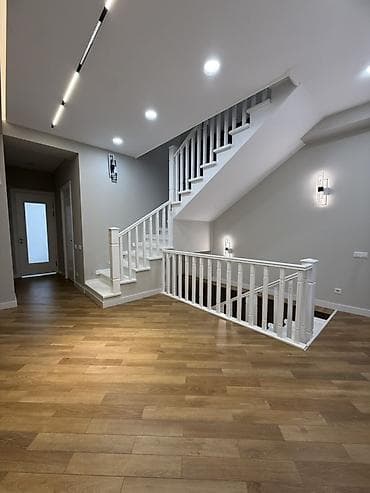 браво городок бишкек: 📍Эксклюзивный таунхаус в ВИП ГОРОДКЕ «БРАВО» ▫️Комнат: 5 ▫️Состояние — 6