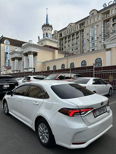 byd e2 2023: Toyota Corolla: 2019 г., 1.8 л, Вариатор, Гибрид, Седан — 2