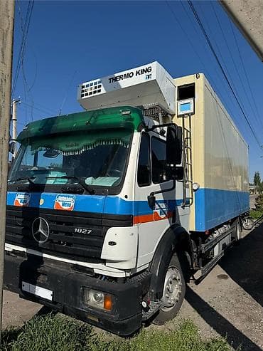 audu a4: Грузовик, Mercedes-Benz, Стандарт — 3