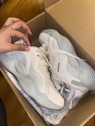 Кроссовки ERKE, цвет: молочно‑белый - Модель с объёмной волнистой