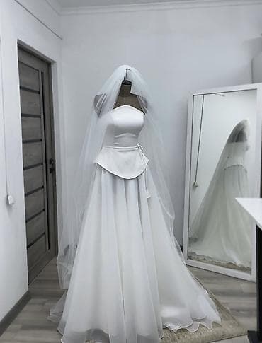 Свадебное платье, M, С фатой, Атлас, А-силуэт, Кыргызстан, Стразы, Б/у