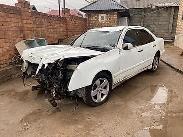 subaru 2018: Mercedes-Benz E-Class: 2000 г., 2.2 л, Автомат, Дизель, Седан — 4