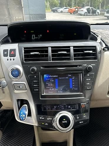 platz vitz: Toyota Prius V: 2012 г., 1.8 л, Вариатор, Гибрид, Универсал — 3