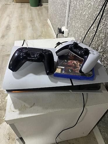 Игровая консоль Sony PlayStation 5 в комплекте с двумя беспроводными