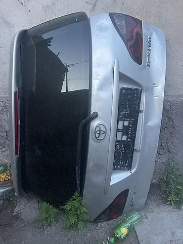 люки крыши: Крышка багажника Toyota, Оригинал — 2