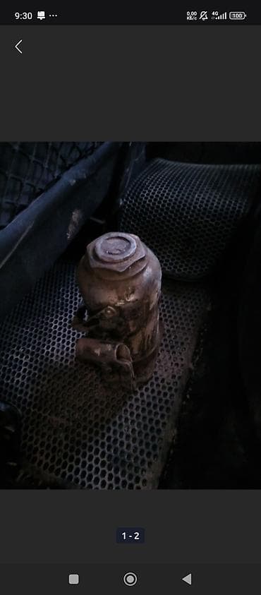 помпа для стяжки: Домкрат бутылочный гидравлический. - Компактная конструкция «бутылка» — 1