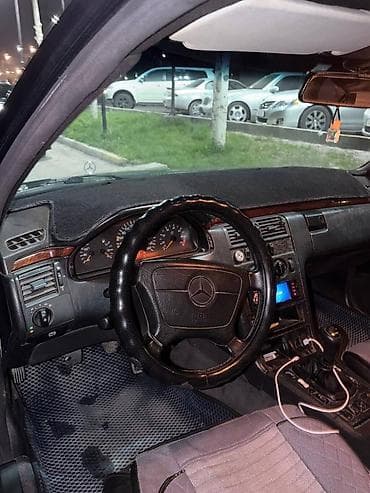 каленое стекло: Mercedes-Benz E-Class: 1998 г., 2.4 л, Ручные, Бензин, Седан — 9