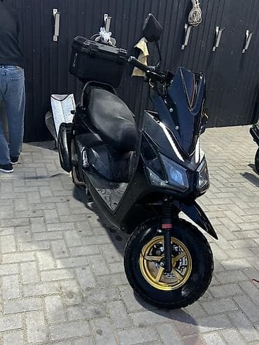 motor cycle: Скутер/макси-скутер городского типа, черный. Основные характеристики — 1