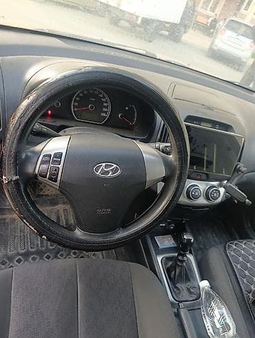 camry 2 2: Hyundai Elantra: 2010 г., 1.6 л, Механика, Бензин, Седан — 10
