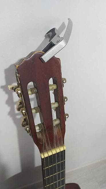 продажа гитары: Продается 2500 сом с каподастром — 2