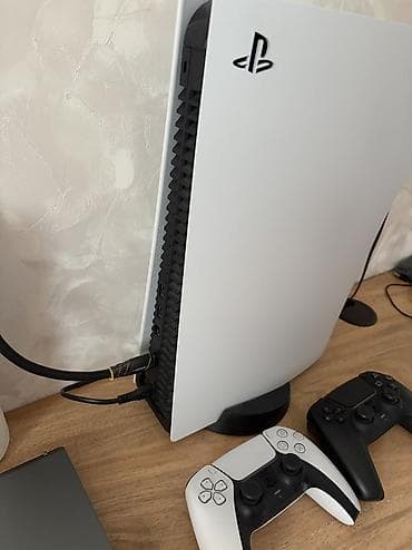 Ps5 2 джойстика, 1 диск, и подписка на 800 игр на год в подарок есть — 2